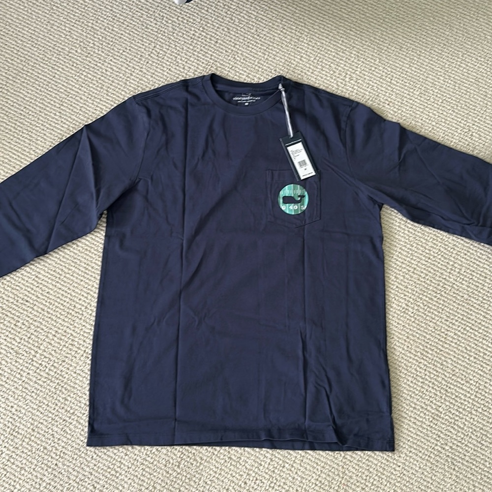 Vineyard Vines tee - size M new